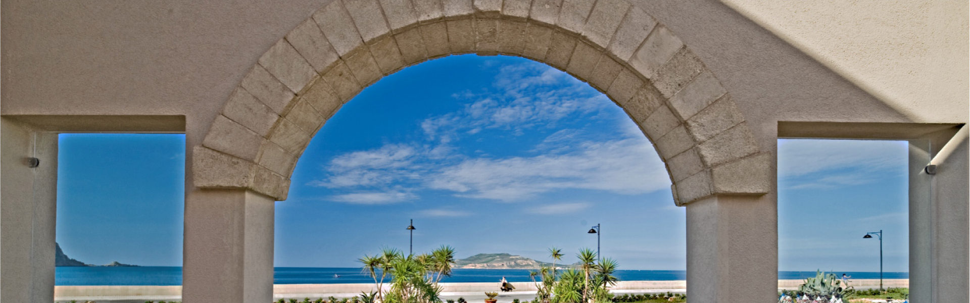 In Sicilia, sull’isola di Favignana, immerso nei profumi della macchia mediterranea esiste un luogo di pace.  L’Hotel Tempo di Mare a Favignana è ubicato nelle immediate vicinanze del centro dell’isola, e ha una vista mozzafiato sull’isola di Levanzo.